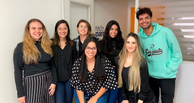 Errepês reunidos no escritório e posando para a foto