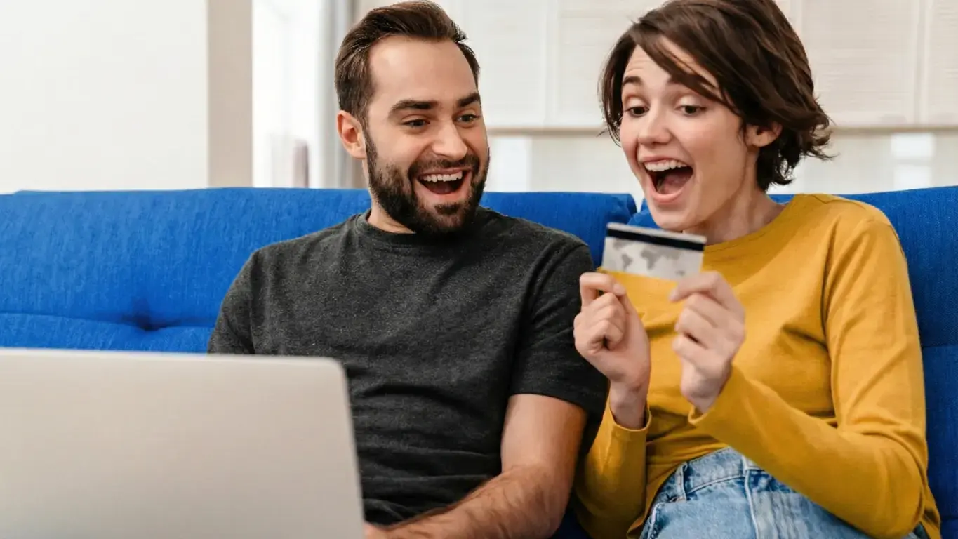 Pessoa usando programa de pontos